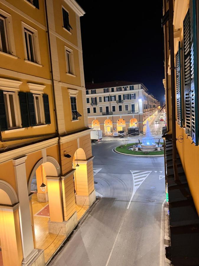 Apartamento Casa Dante: Oneglia Centro-Marina-Spiagge Imperia Exterior foto